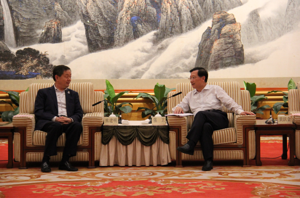 江西省委书记强卫会见2007so太阳集团董事长熊建明