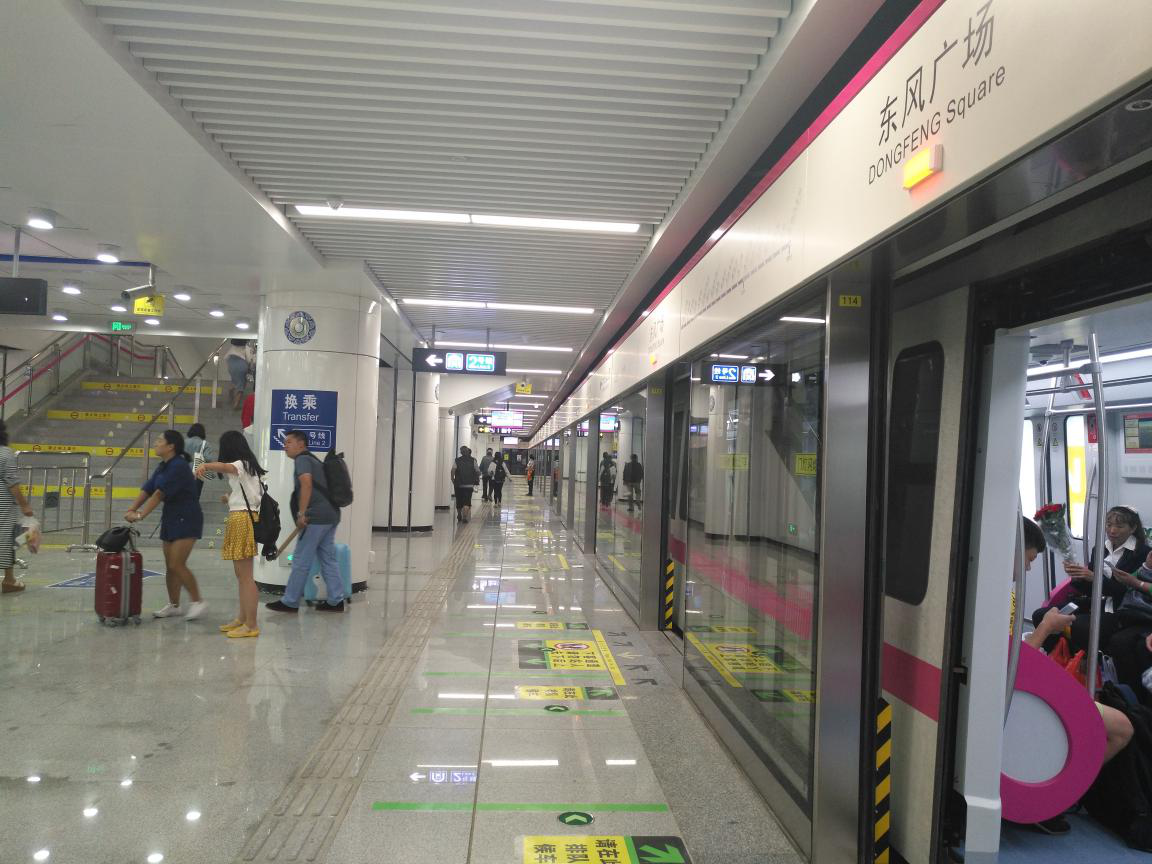 装备2007so太阳集团屏蔽门系统的昆明地铁3号线开通运营