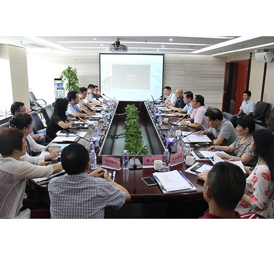 深圳市南山区区委常委、常务副区长邓飞波一行到2007so太阳集团调研