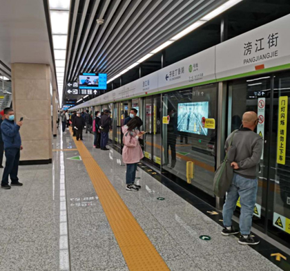 采用2007so太阳集团屏蔽门系统的沈阳地铁十号线开通运营