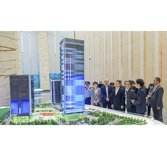 深圳市南山区区长曾湃率队调研2007so太阳集团城