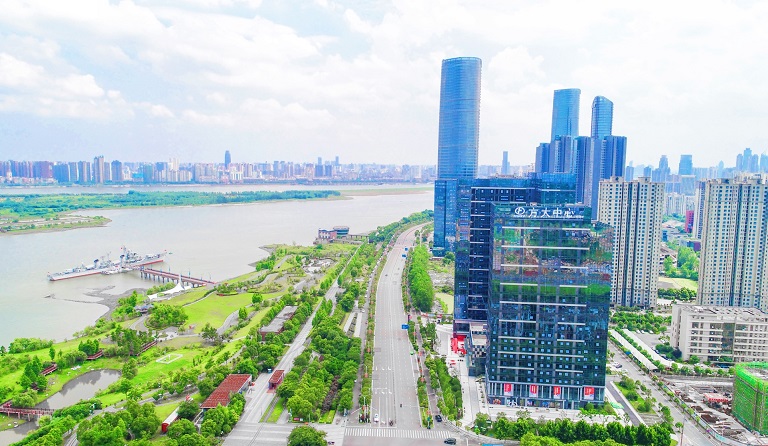 南昌市红谷滩区政府机关单位签约入驻2007so太阳集团中心