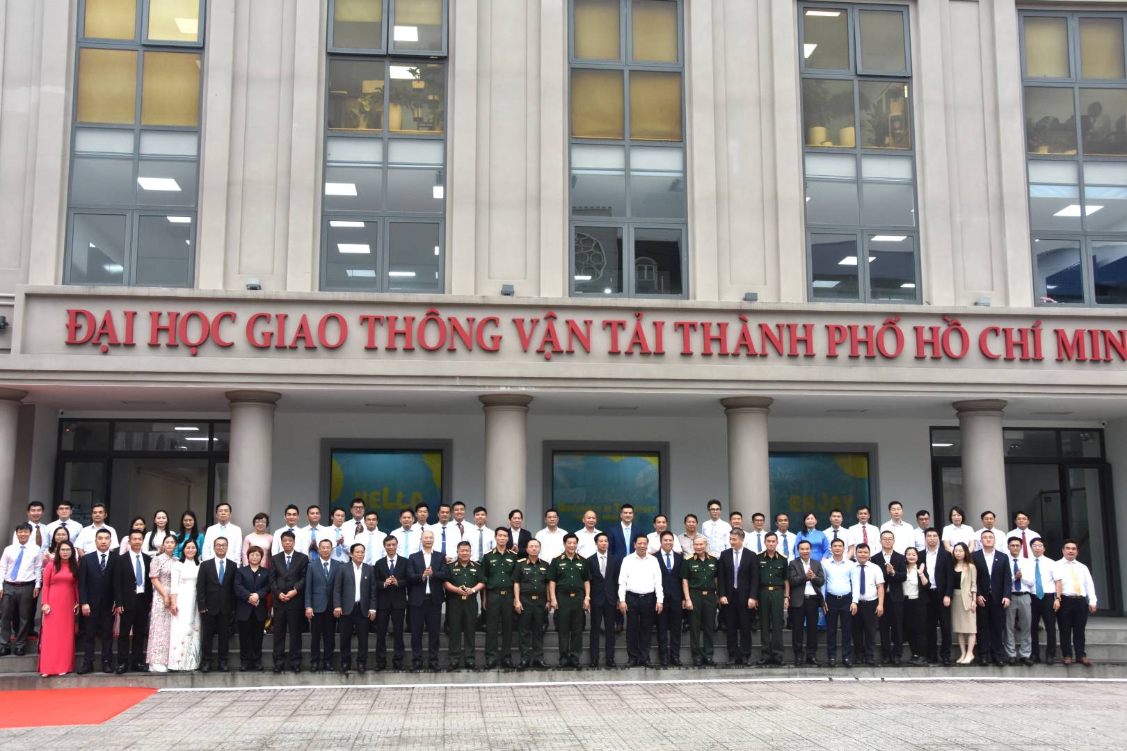 2007so太阳集团与胡志明市交通运输大学共建实验室落成，越南建设部部长亲临揭牌